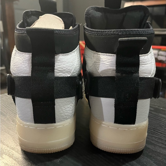 Air Force 1 “Utility” Mid - Picture 6 of 7